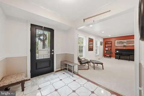 $1,075,000 | 8900 Kenilworth Drive, Burke, VA 22015