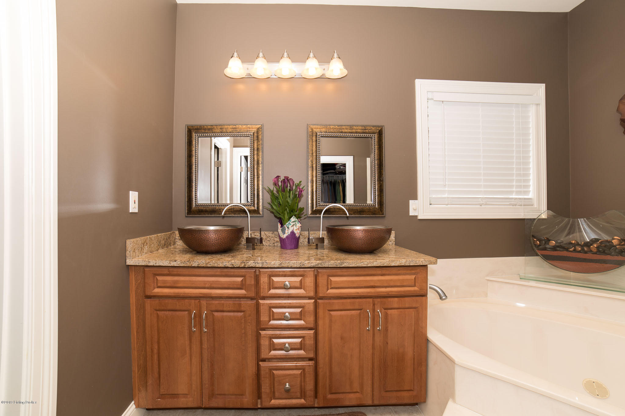 220 Ring Road Louisville, KY 40207 - Photo 39 of 109 220RindRoad039