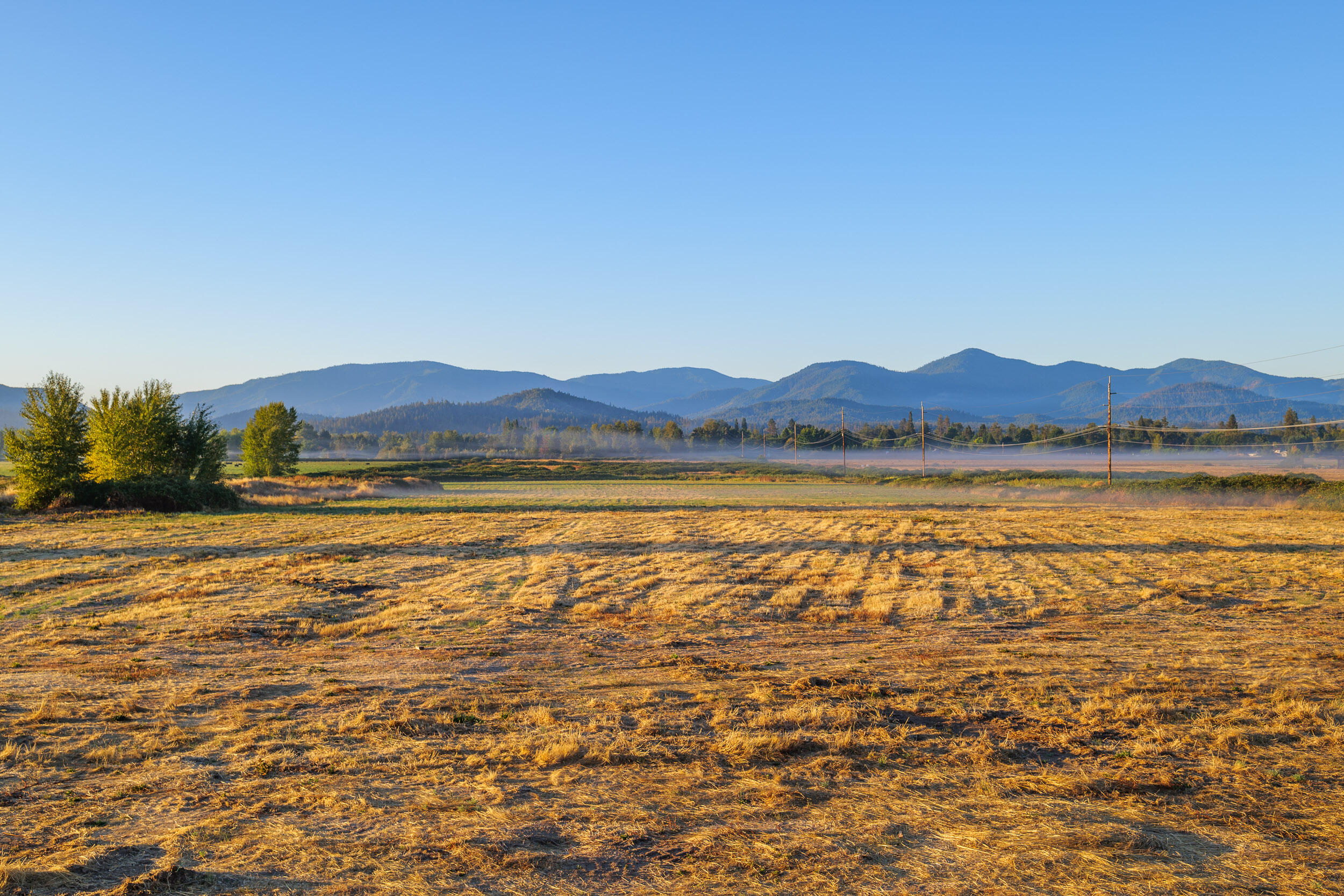 2781 Upper River Road Grants Pass, OR 97526 - Photo 50 of 53 a view of an ocean and a mountain