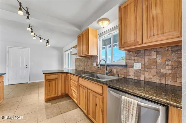 a view of a livingroom with a ceiling fan and hardwood floor