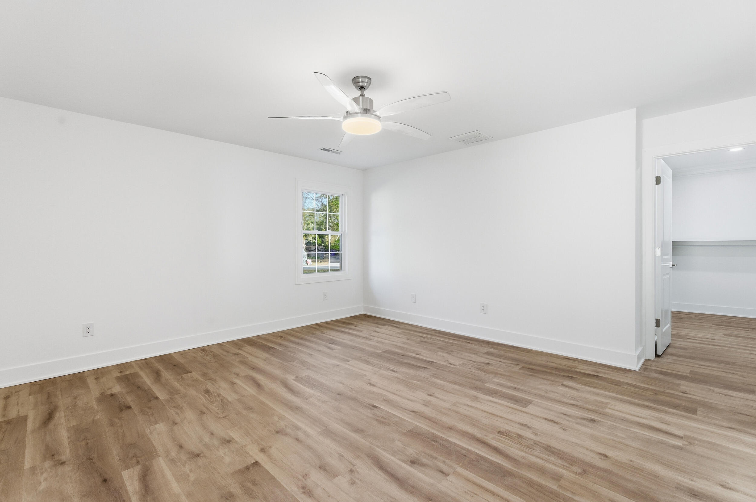 1260 Robin Road Mount Pleasant, SC 29464 - Photo 11 of 21 Primary Bedroom