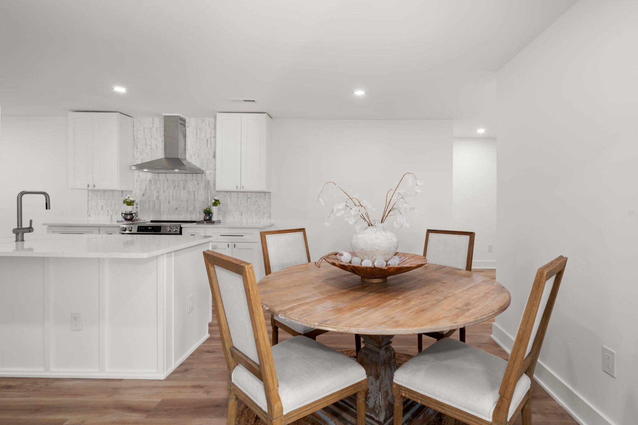 1260 Robin Road Mount Pleasant, SC 29464 - Photo 12 of 35 Eat in Kitchen