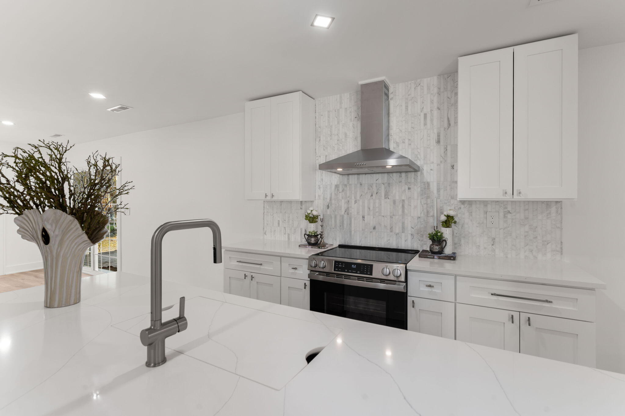 1260 Robin Road Mount Pleasant, SC 29464 - Photo 14 of 35 Stainless Steel Hood