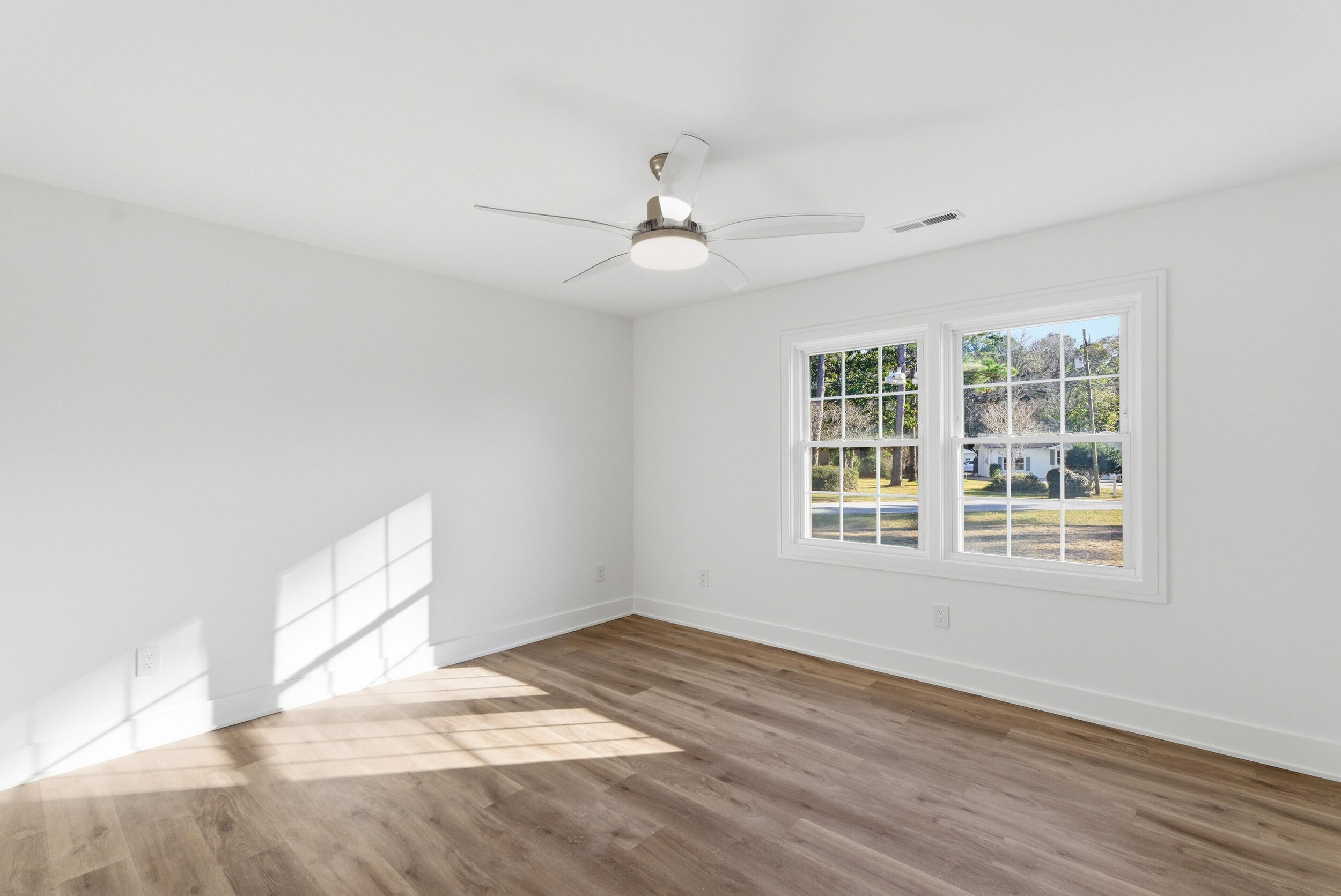 1260 Robin Road Mount Pleasant, SC 29464 - Photo 16 of 21 Bedroom 2