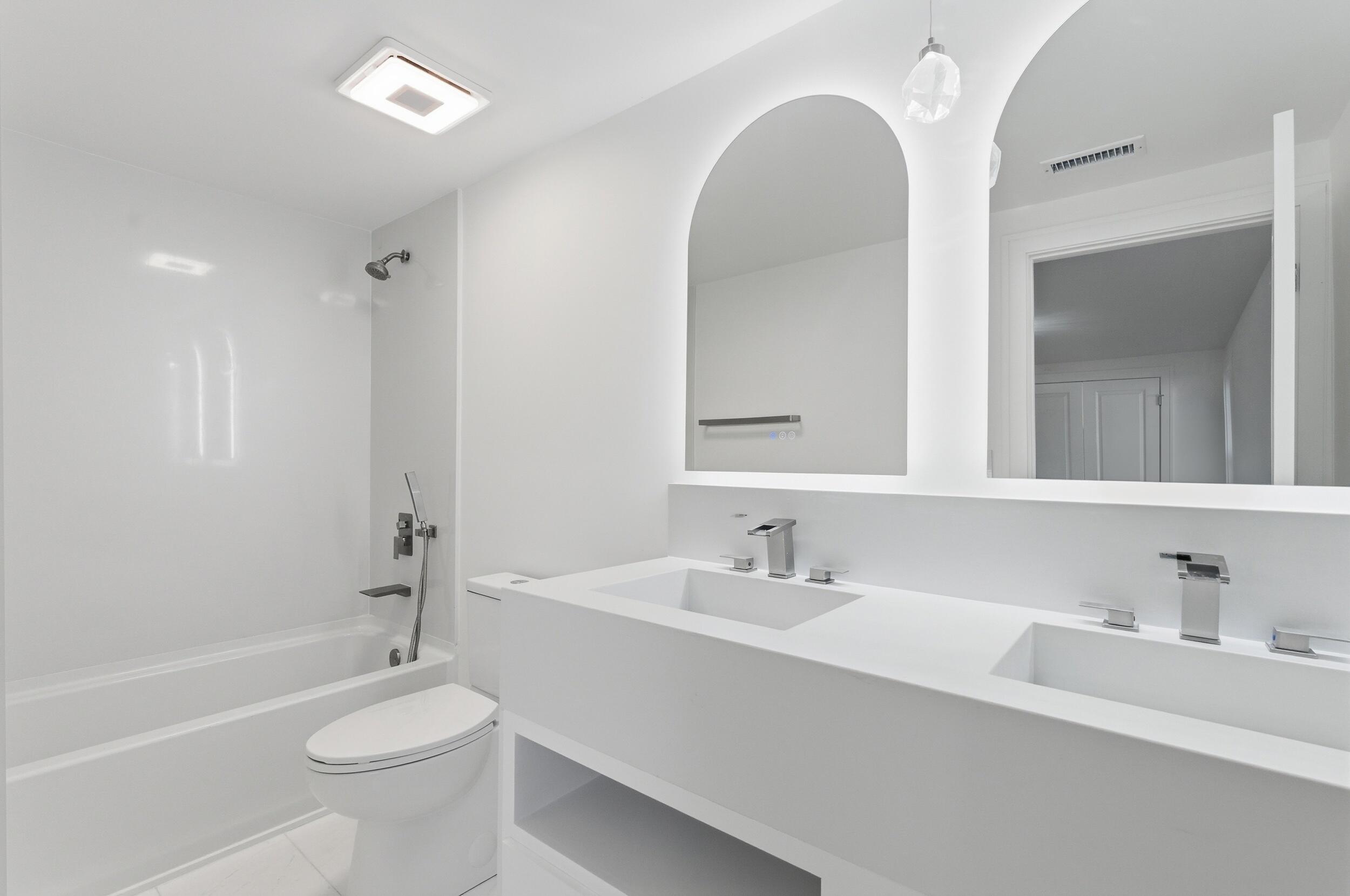 1260 Robin Road Mount Pleasant, SC 29464 - Photo 17 of 21 Private Bedroom 3 Bath with Tub