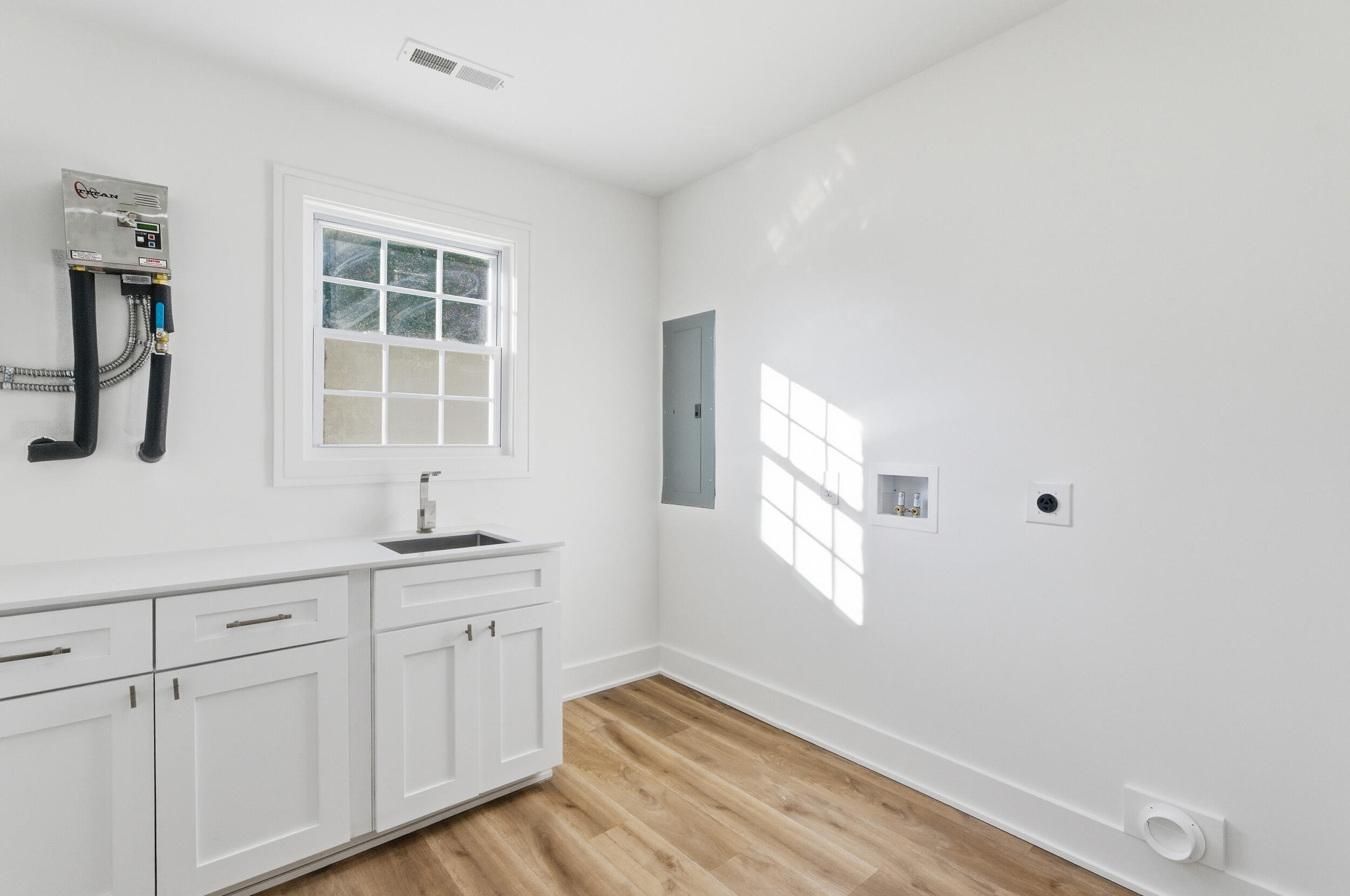 1260 Robin Road Mount Pleasant, SC 29464 - Photo 20 of 21 Utility Room