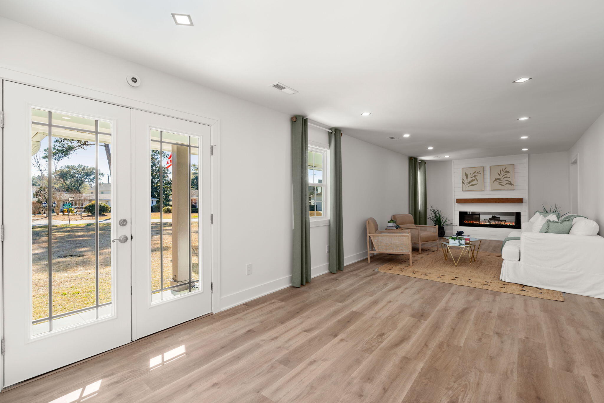 1260 Robin Road Mount Pleasant, SC 29464 - Photo 5 of 35 Living Room