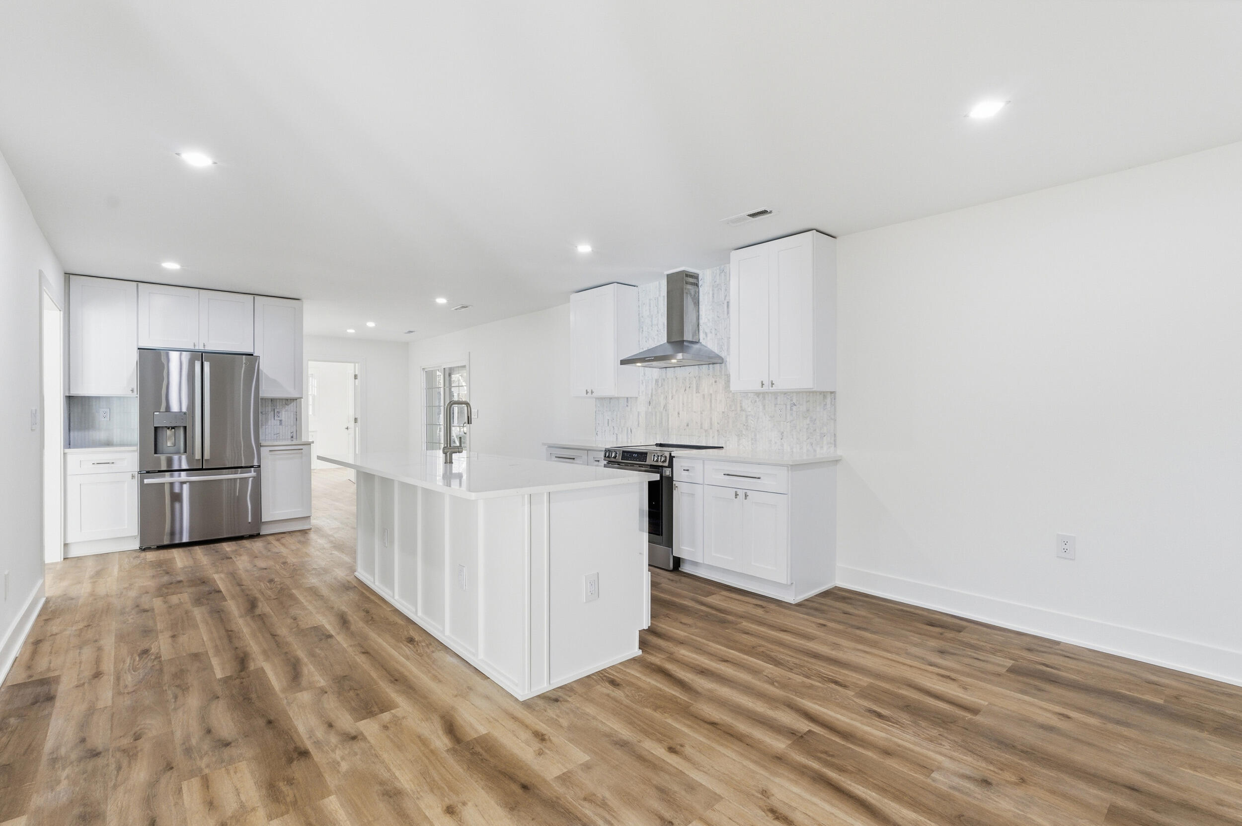 1260 Robin Road Mount Pleasant, SC 29464 - Photo 8 of 21 Eat in Kitchen