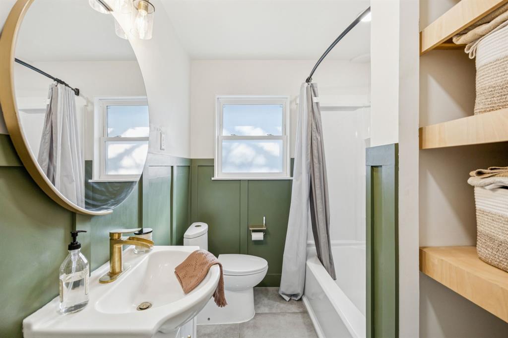 207 Joe White Street Rockwall, TX 75087 - Photo 15 of 27 a bathroom with a toilet sink and mirror
