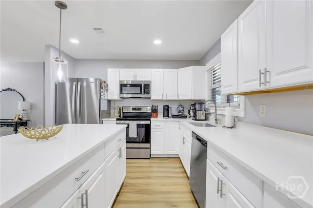 $2,400 | 607 Dyches Drive, Savannah, GA 31406