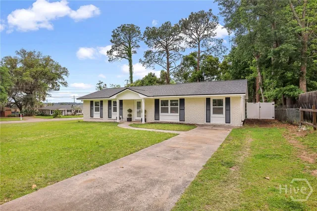 $2,400 | 607 Dyches Drive, Savannah, GA 31406
