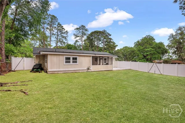 $2,400 | 607 Dyches Drive, Savannah, GA 31406