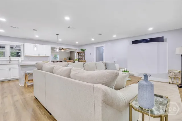 $2,400 | 607 Dyches Drive, Savannah, GA 31406