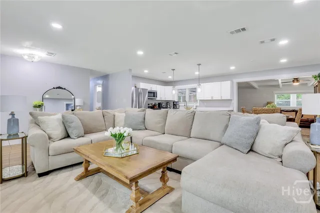 $2,400 | 607 Dyches Drive, Savannah, GA 31406