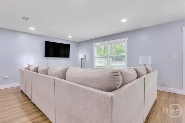 $2,400 | 607 Dyches Drive, Savannah, GA 31406