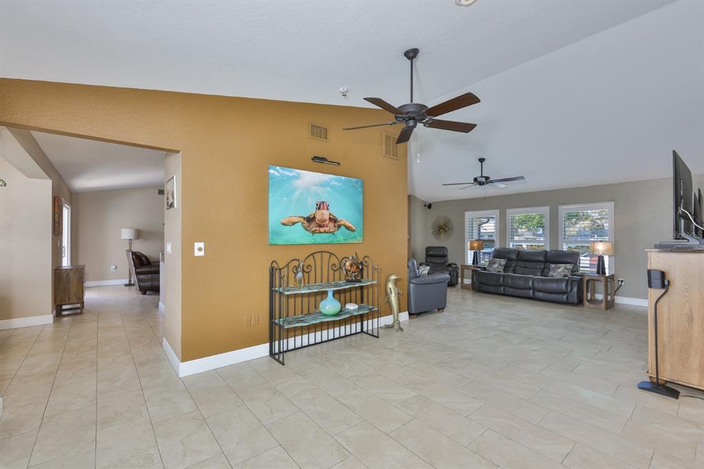 9275 133rd Street Seminole, FL 33776 - Photo 8 of 58