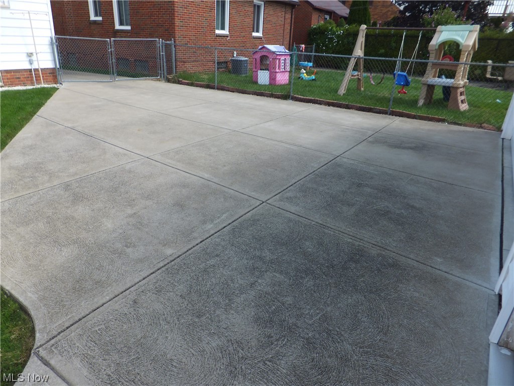 7701 Spring Garden Road Cleveland, OH 44129 - Photo 25 of 27 View driveway