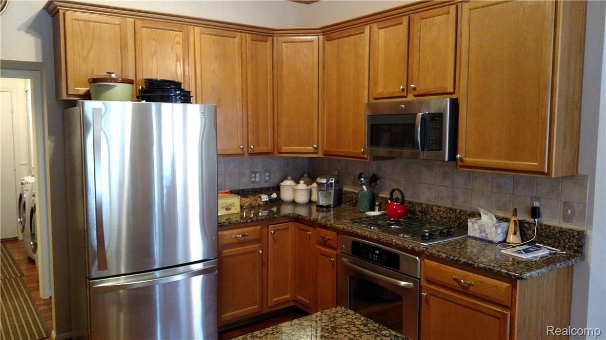 3124 Fairgrove Terrace, Unit 67 Rochester, MI 48309 - Photo 22 of 46 Kitchen