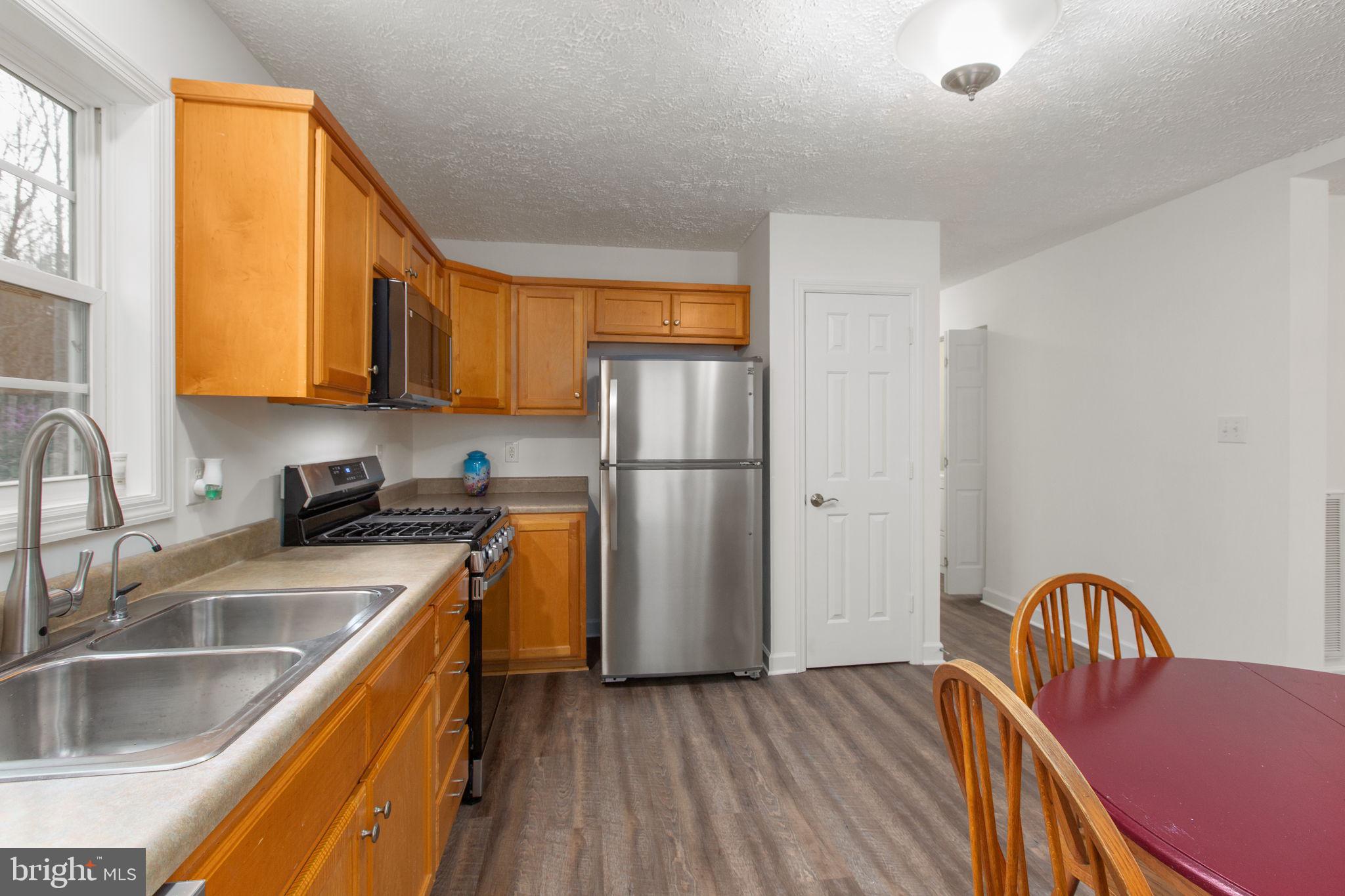 8401 Seays Road Spotsylvania, VA 22551 - Photo 11 of 32 Nice pantry