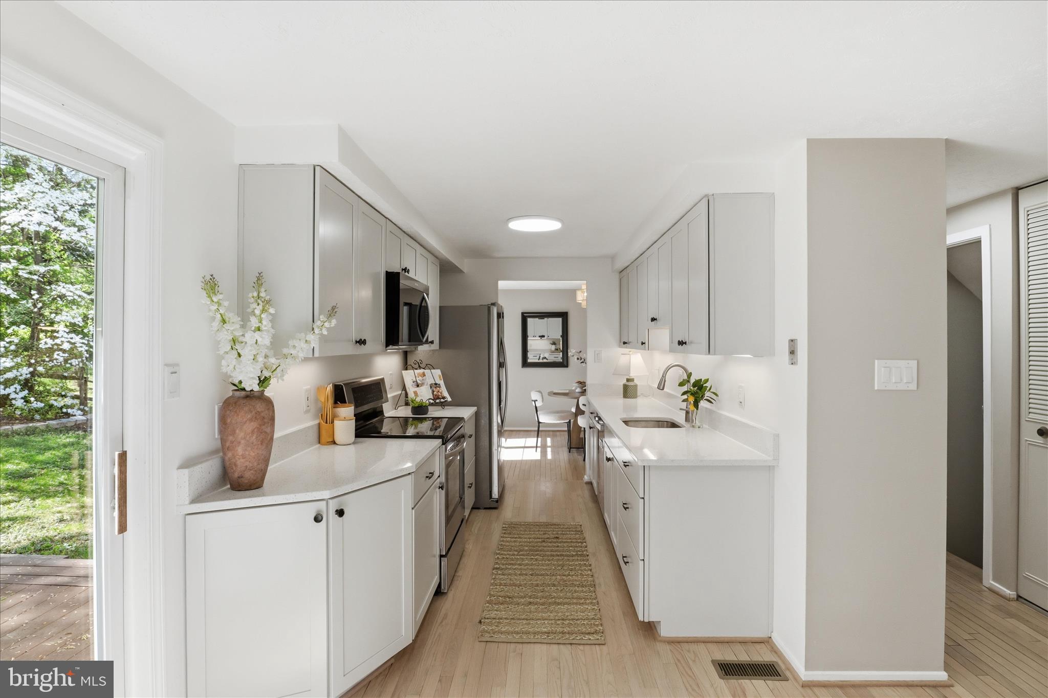 6106 Mantle Road Burke, VA 22015 - Photo 12 of 51