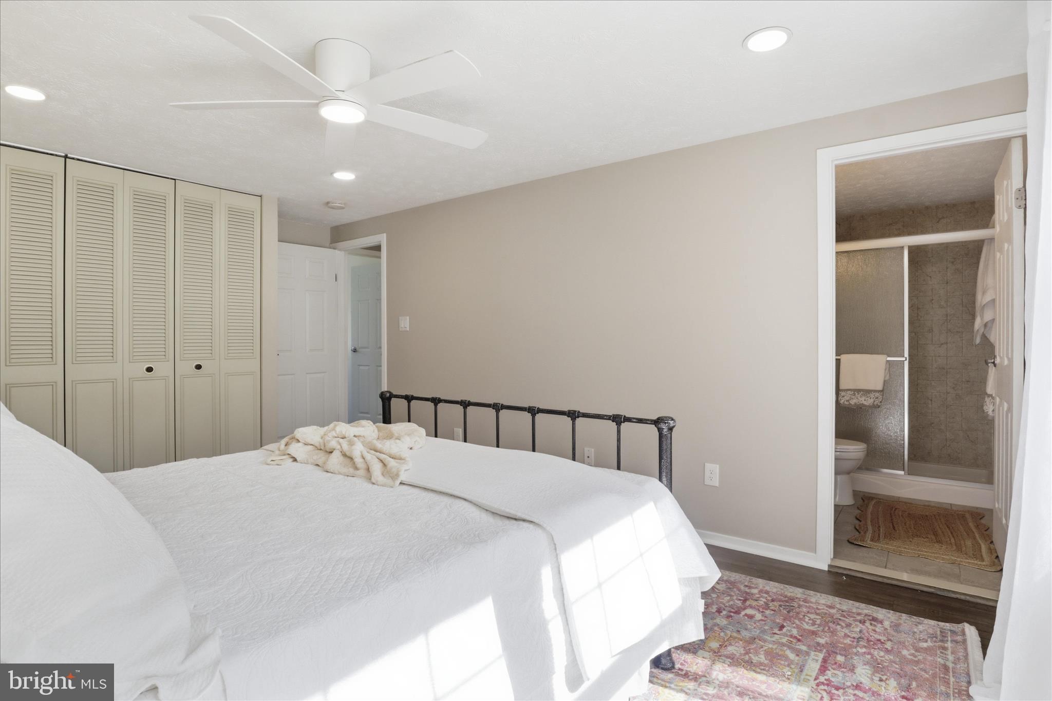 6106 Mantle Road Burke, VA 22015 - Photo 17 of 51 Primary Bedroom