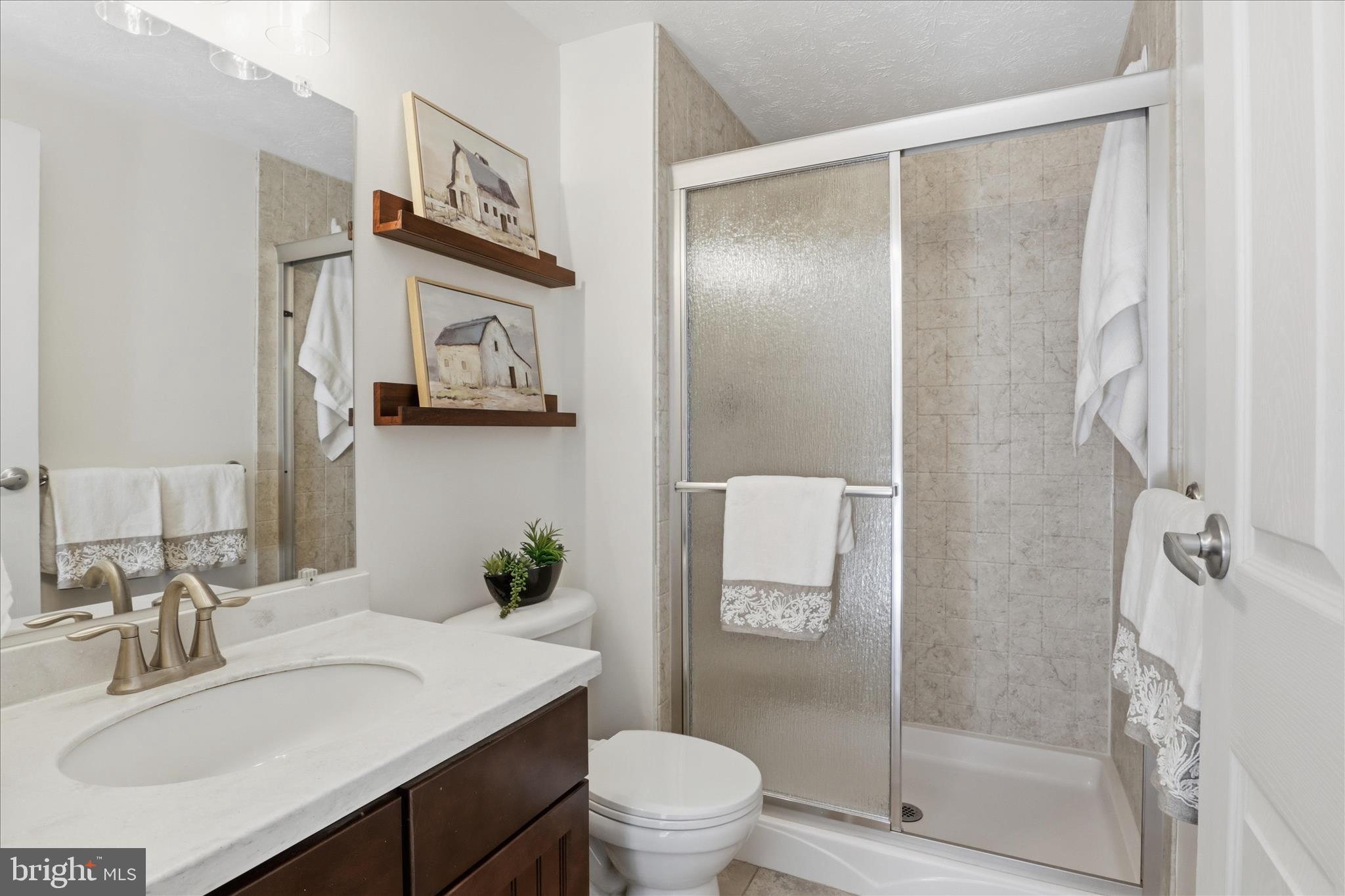 6106 Mantle Road Burke, VA 22015 - Photo 18 of 51 Primary Bathroom