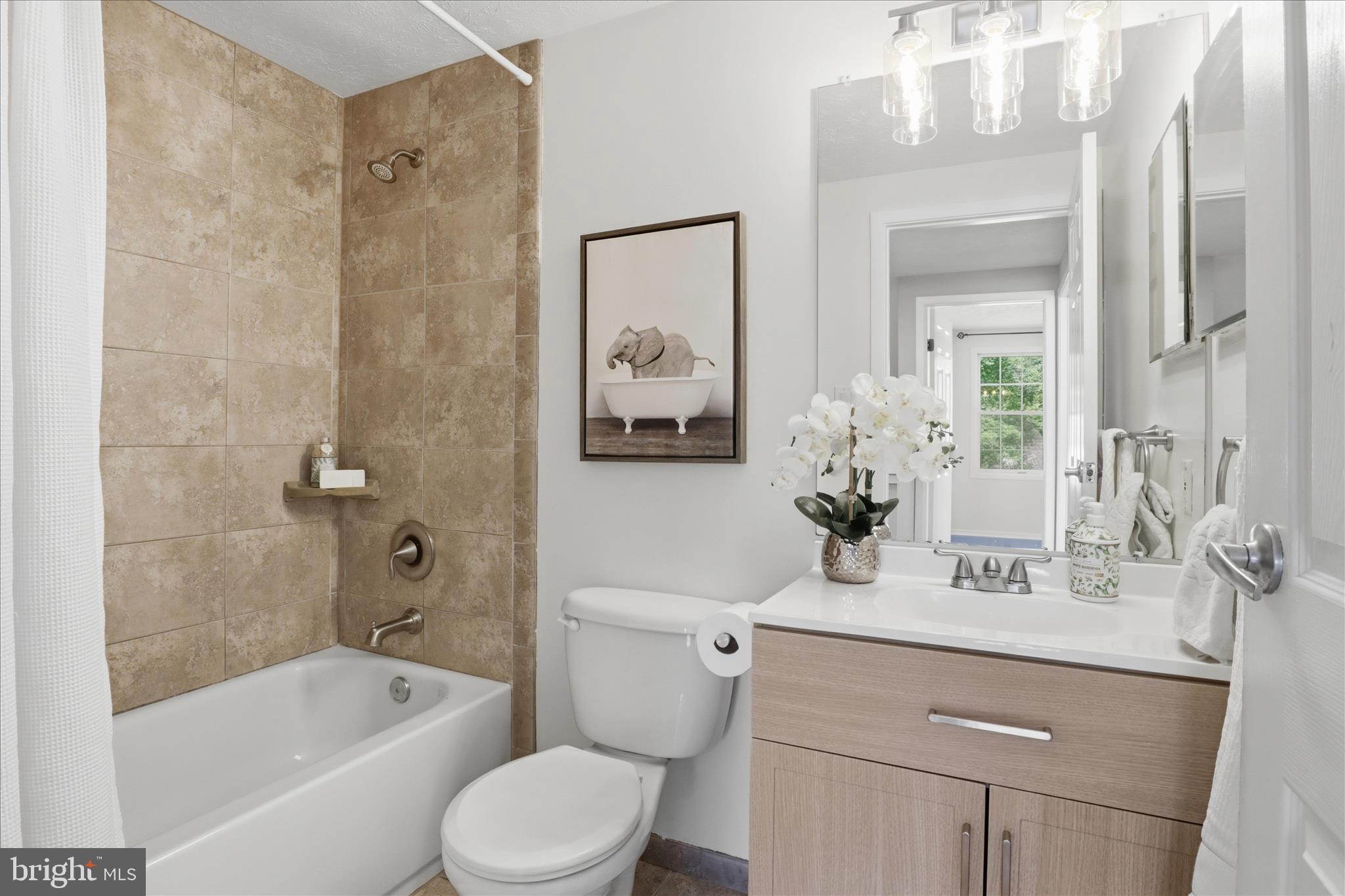 6106 Mantle Road Burke, VA 22015 - Photo 19 of 50 Hallway Bathroom