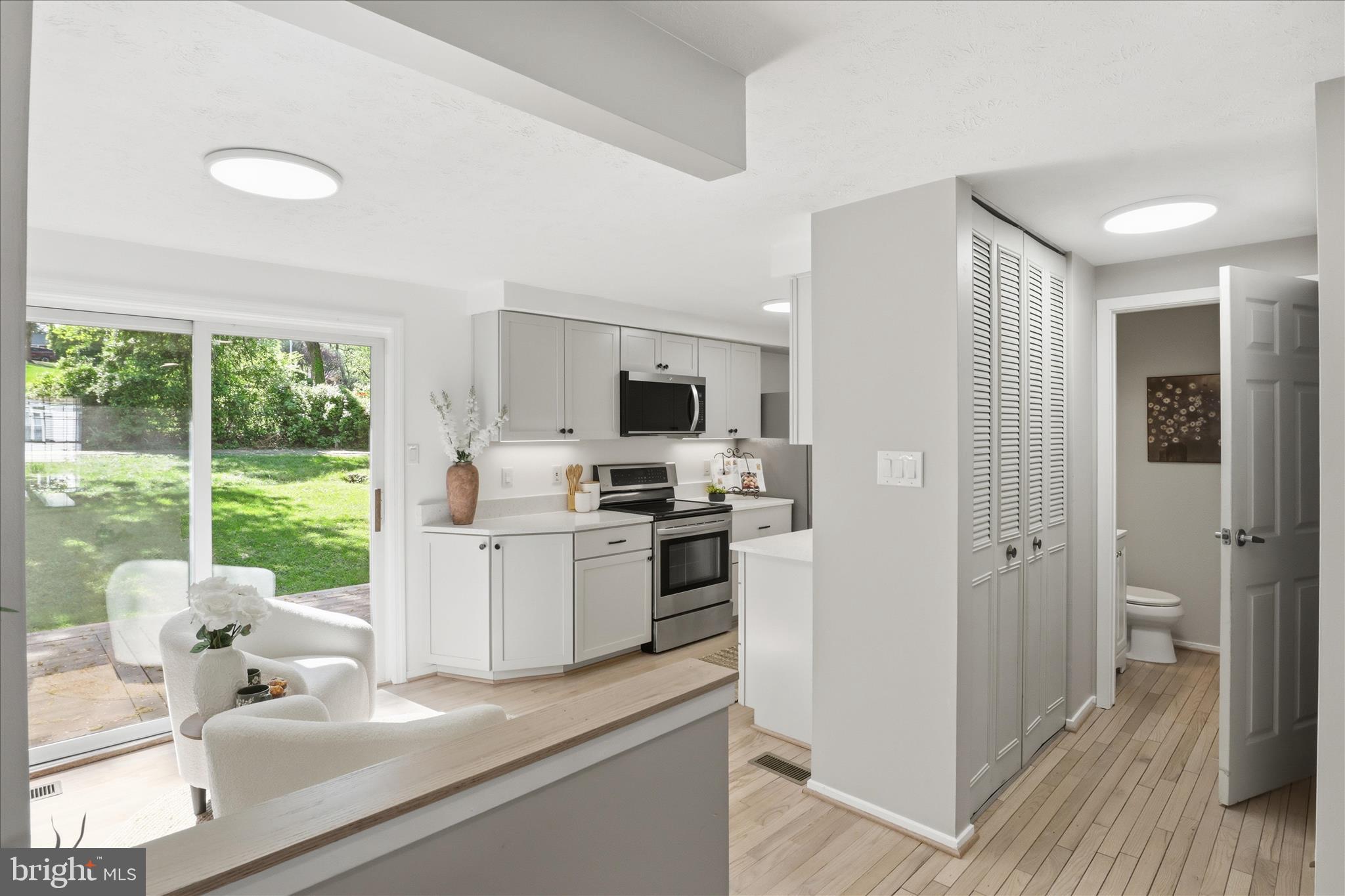 6106 Mantle Road Burke, VA 22015 - Photo 4 of 50