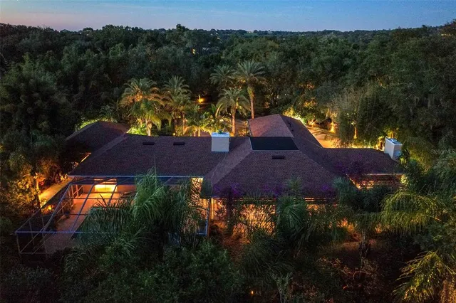 a view of a house with backyard and garden