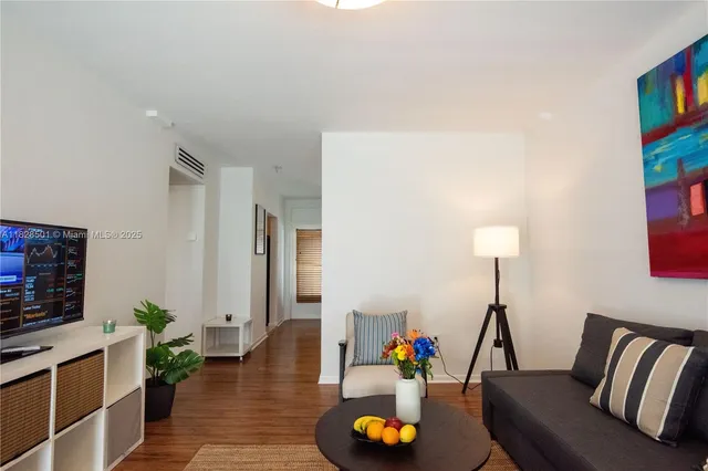 $2,500 | 1150 Euclid Avenue, Unit 205, Miami Beach, FL 33139