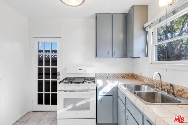 $3,295 | 608 7th Avenue, Venice, CA 90291