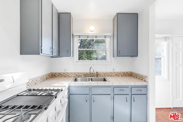 $3,295 | 608 7th Avenue, Venice, CA 90291