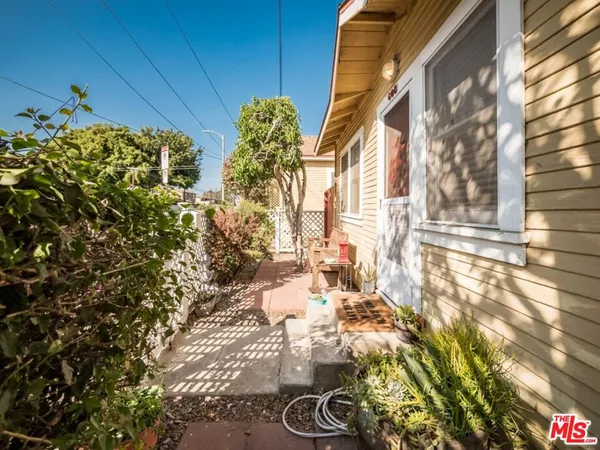 $3,295 | 608 7th Avenue, Venice, CA 90291