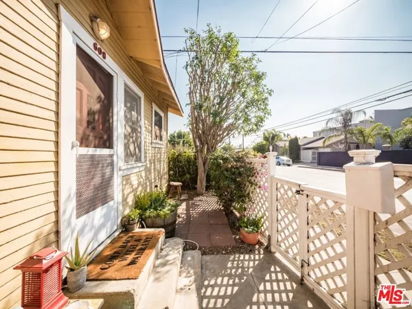 $3,295 | 608 7th Avenue, Venice, CA 90291