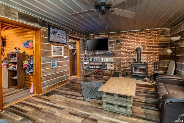 $350,000 | 365 Bond Road, Galatia, IL 62935