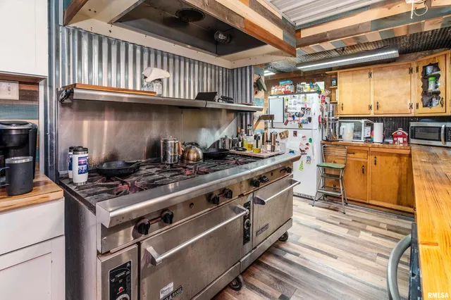 $350,000 | 365 Bond Road, Galatia, IL 62935