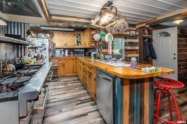 $350,000 | 365 Bond Road, Galatia, IL 62935