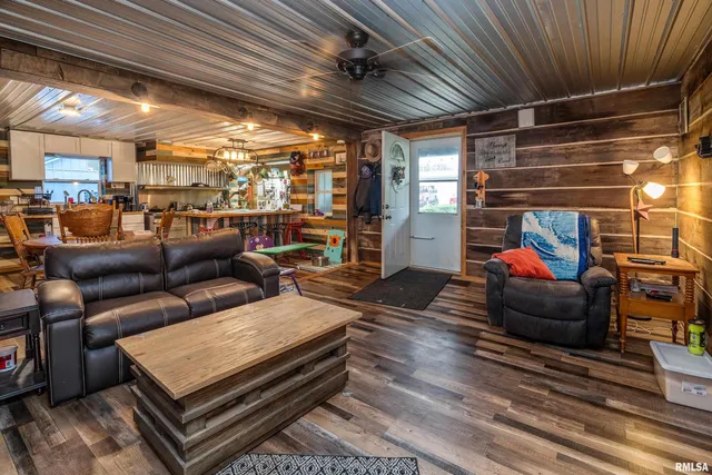 $350,000 | 365 Bond Road, Galatia, IL 62935