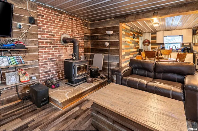 $350,000 | 365 Bond Road, Galatia, IL 62935