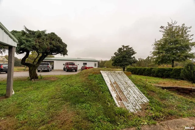 $350,000 | 365 Bond Road, Galatia, IL 62935