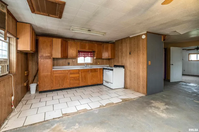 $350,000 | 365 Bond Road, Galatia, IL 62935