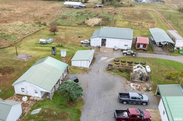 $350,000 | 365 Bond Road, Galatia, IL 62935