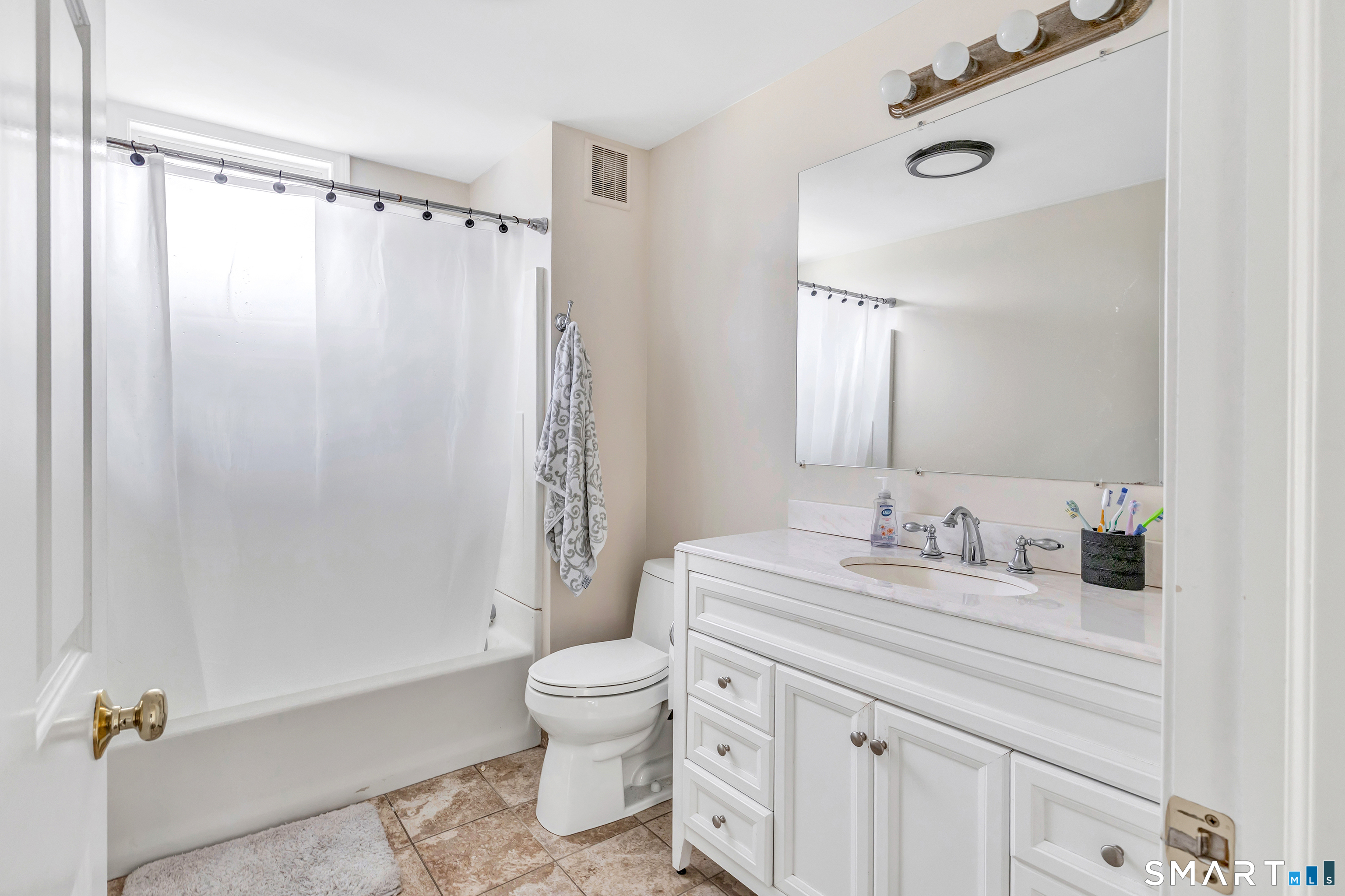 422 West River Road Orange, CT 06477 - Photo 25 of 35 2nd Floor Bathroom