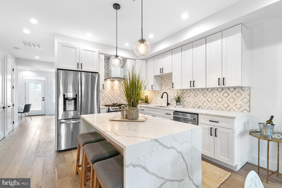 802 L Street Northeast, Unit 2 Washington, DC 20002 - Photo 5 of 32