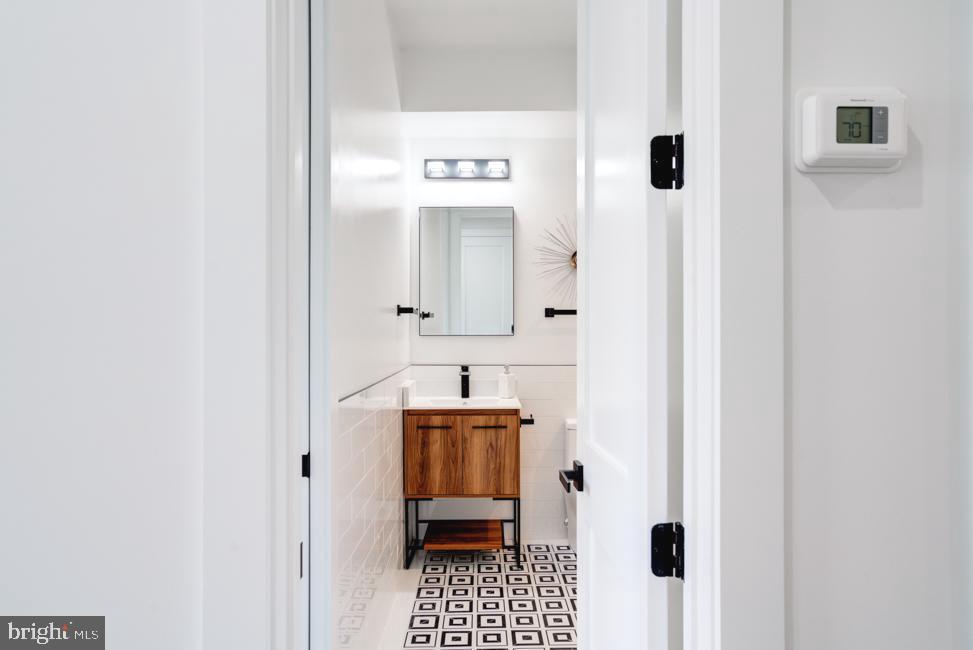 802 L Street Northeast, Unit 2 Washington, DC 20002 - Photo 7 of 32