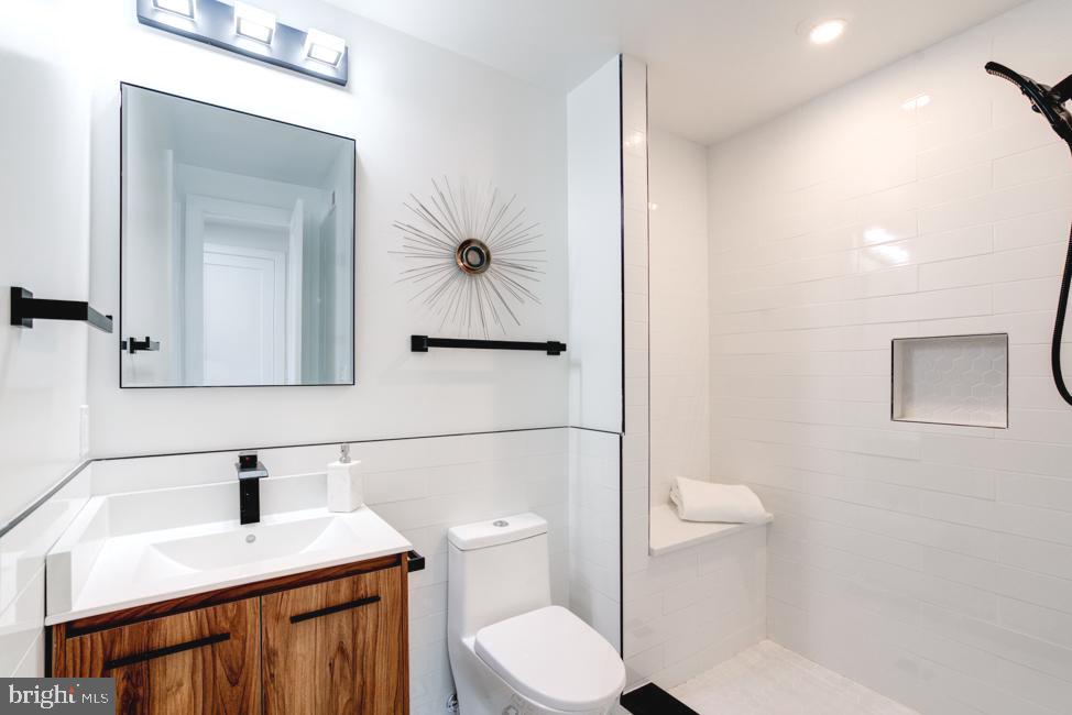 802 L Street Northeast, Unit 2 Washington, DC 20002 - Photo 8 of 32