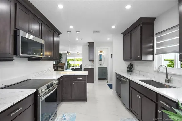 $1,099,000 | 2408 Harbour Cove Drive, Hutchinson Island, FL 34949