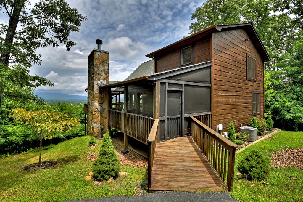 572 Sunrock Mountain Trace Blue Ridge, GA 30513 - Photo 2 of 43