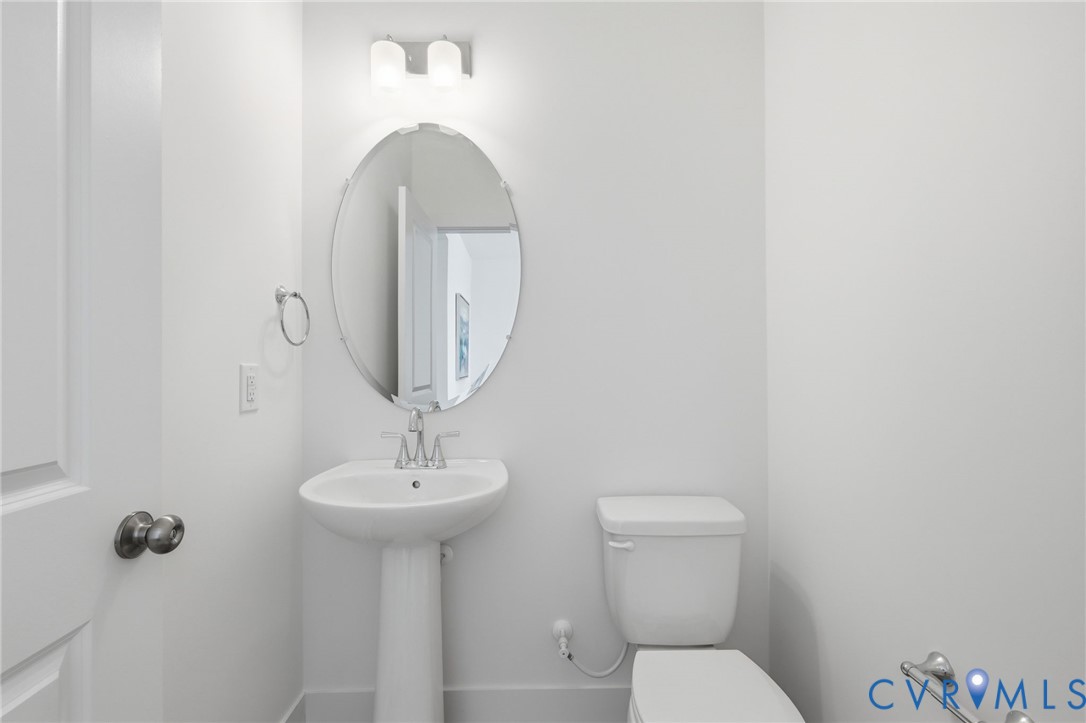 319 Hts Rdg Alley Midlothian, VA 23113 - Photo 14 of 24 a bathroom with a toilet a sink and mirror