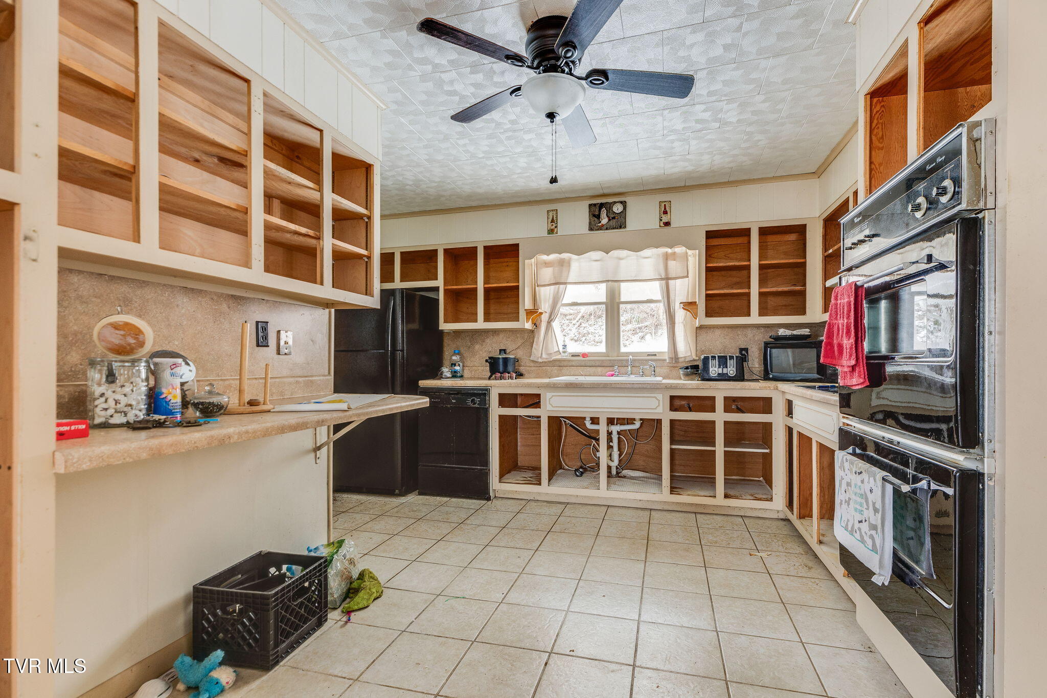 300 Ridge Road Richlands, VA 24641 - Photo 9 of 35 008